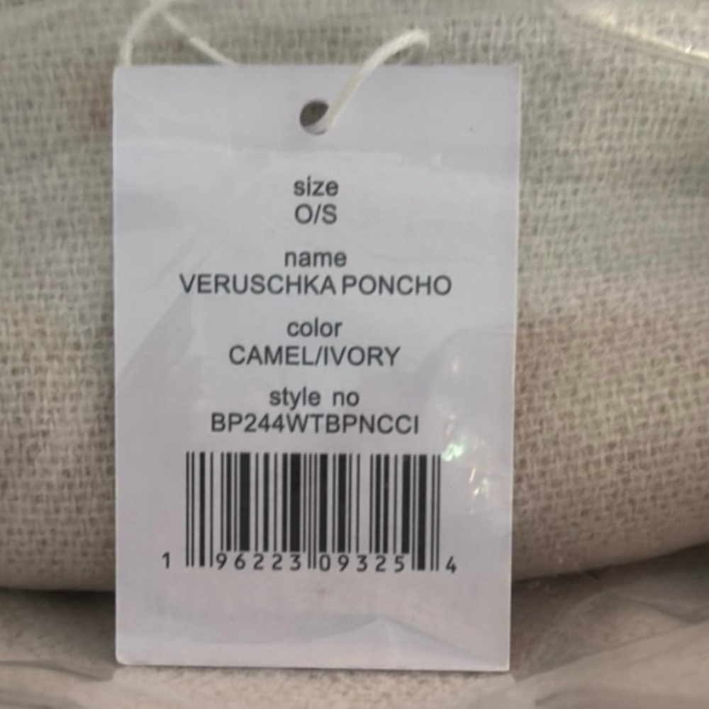 “Cozy Boho Poncho – Walter Baker Verushka” - Picture 4 of 4